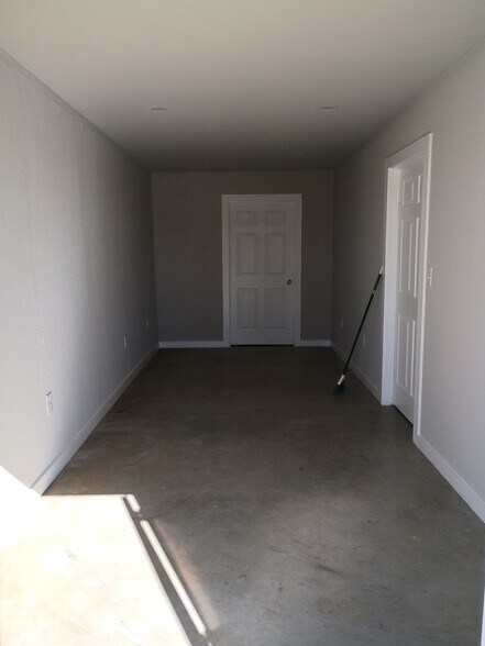 More Photos Of 2338 Fort Worth St, Grand Prairie Industrial For Sale