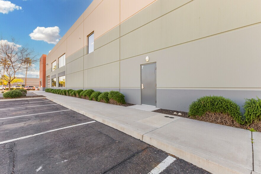More Photos Of 450 N 54th St, Chandler Distribution For Lease