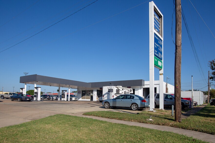 More Photos Of 6705 Meadowbrook Dr, Fort Worth Service Station For Sale
