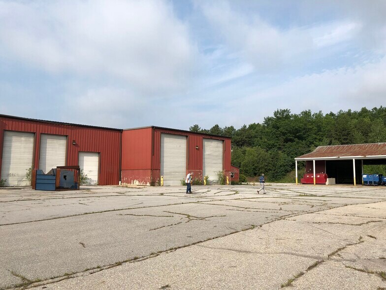 More Photos Of 18 Water Works Dr, Hooksett Warehouse For Lease