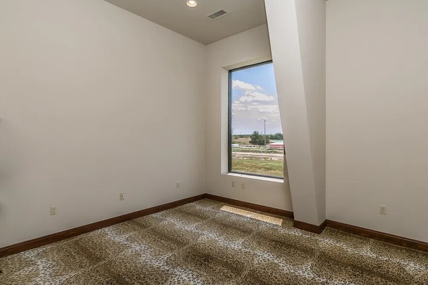 More Photos Of 3941 N Western St, Amarillo Office For Lease