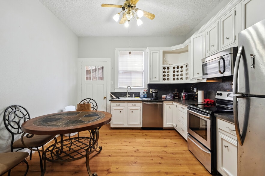 More Photos Of 8704 Oak St, New Orleans Office For Lease