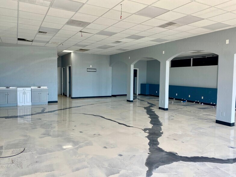 More Photos Of 5718 4th St, Lubbock Unknown For Lease