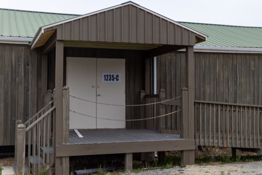 More Photos Of 1209 W Market St, Smithfield Industrial For Sale