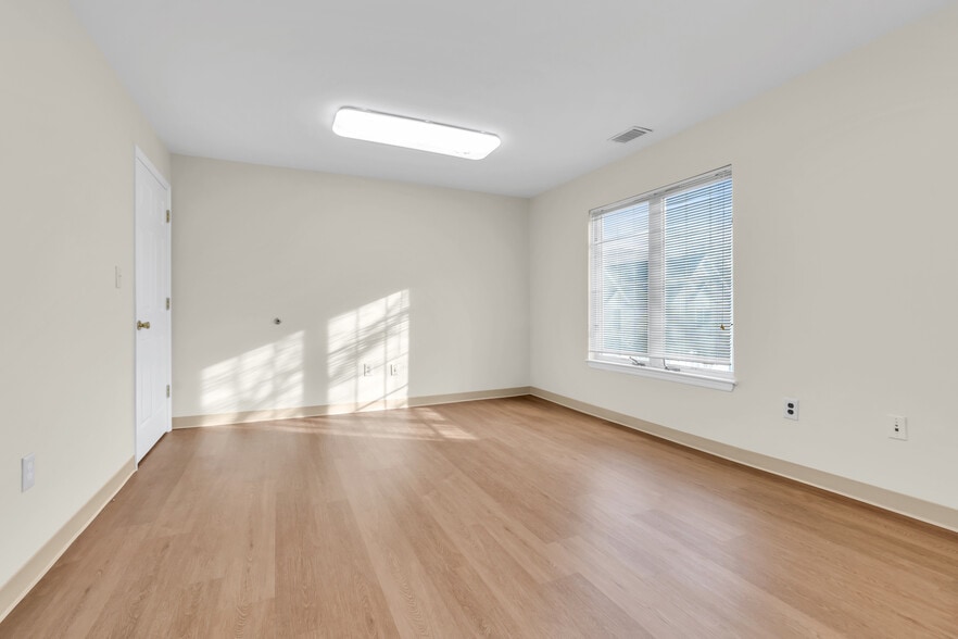 More Photos Of 1 Bethany Rd, Hazlet Office For Lease