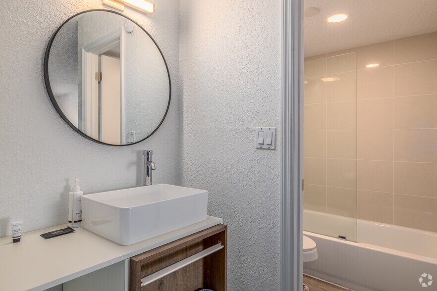 More Photos Of 1153 Airport Rd, Jacksonville Hotel For Sale