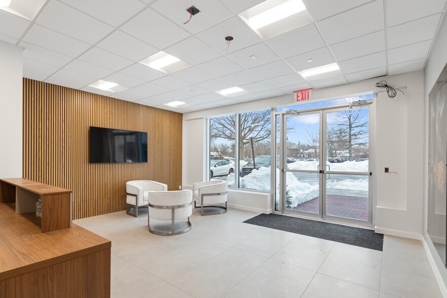 More Photos Of 1051 Franklin Ave, Garden City Office For Sale