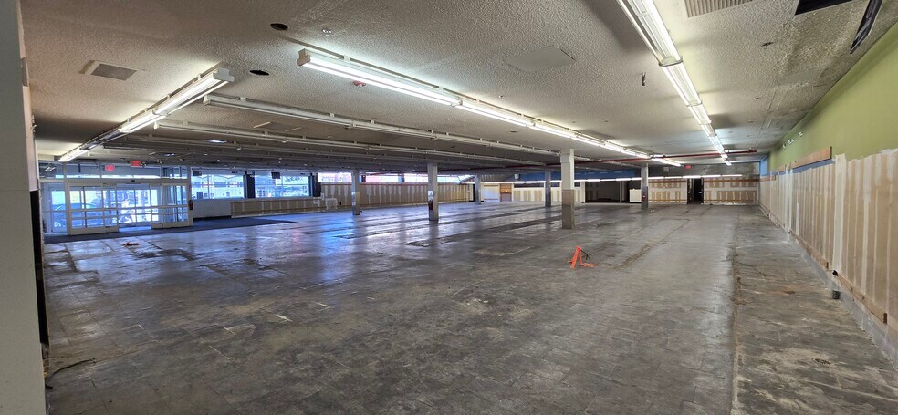 More Photos Of 4415 Kissena Blvd, Flushing Drugstore For Lease