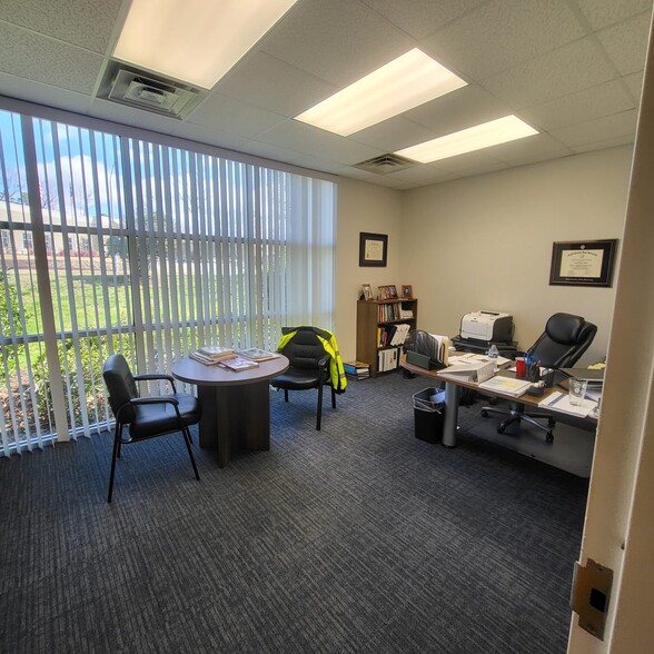 More Photos Of 3500 Gateway Centre Blvd, Morrisville Light Distribution For Lease