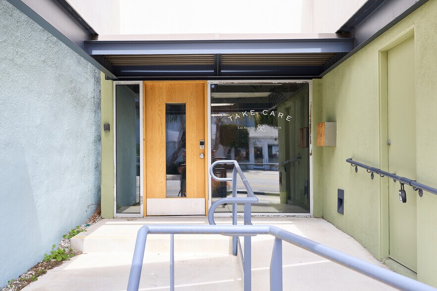 More Photos Of 1733-1737 Abbot Kinney Blvd, Venice Storefront Retail Office For Lease