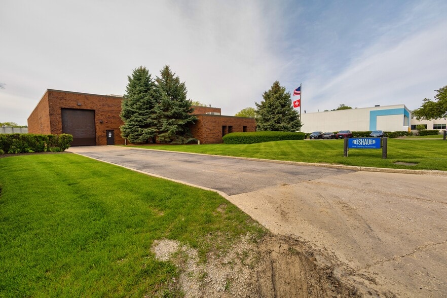 More Photos Of 1525 Holmes Rd, Elgin Industrial For Sale