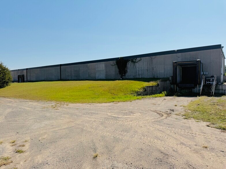 More Photos Of 39404 Grand Ave, North Branch Warehouse For Sale