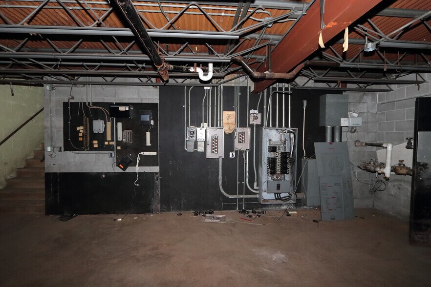 More Photos Of 375 Gin Chan Ave, Muskegon Restaurant For Sale