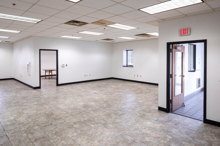 More Photos Of 431 E Division St, Wautoma Manufacturing For Sale