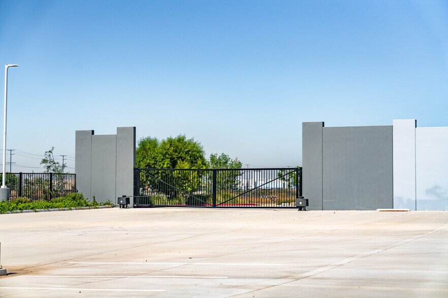 More Photos Of 2133 W Casmalia St, Rialto Manufacturing For Sale