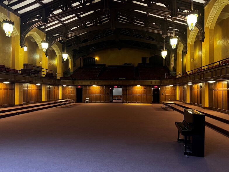 More Photos Of 875 E Main St, Rochester Flex For Lease