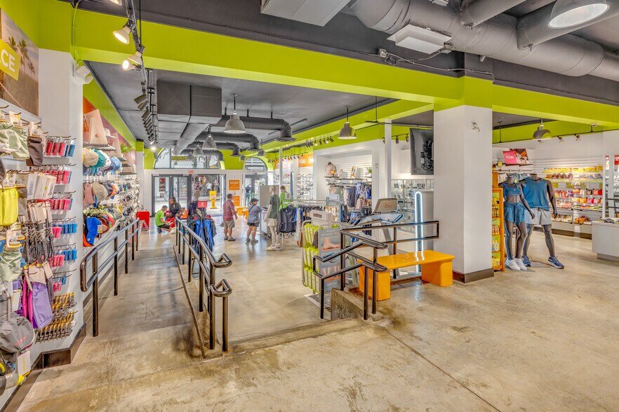 More Photos Of 211 Duval St, Key West General Retail For Lease