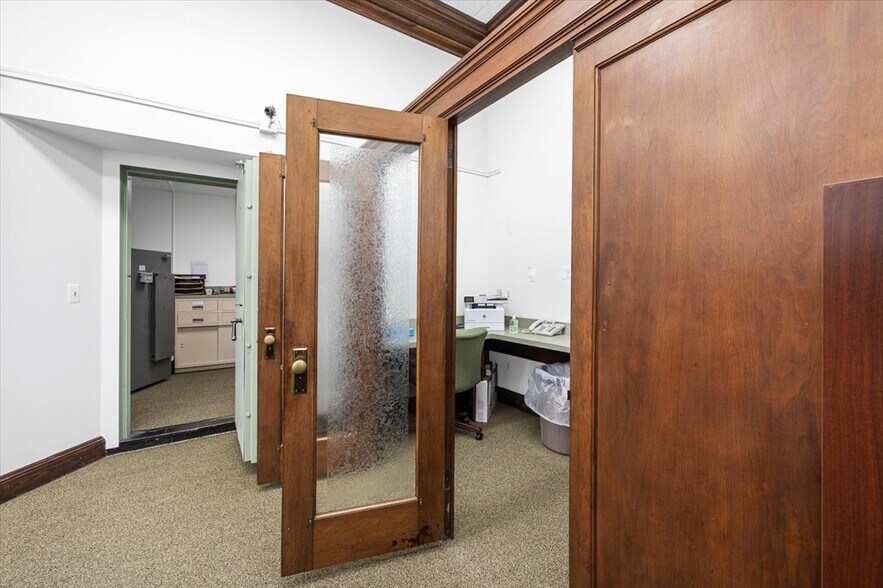 More Photos Of 5 Leigh St, Clinton Township Office For Lease