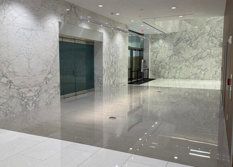 More Photos Of 2 S Biscayne Blvd, Miami Office Residential For Lease