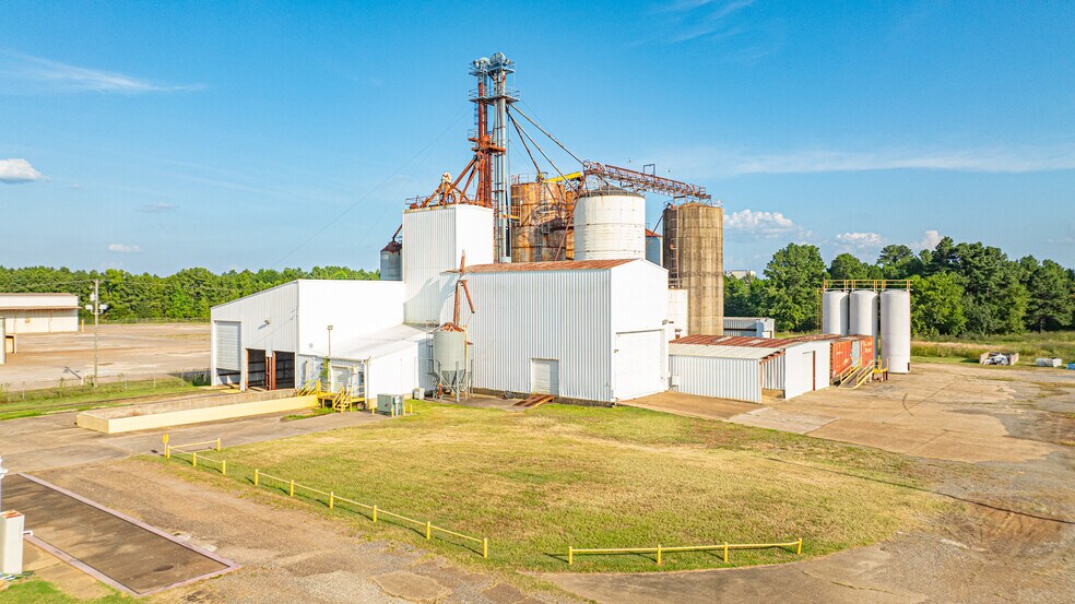 More Photos Of 220 Progress Blvd, Longview Warehouse For Sale