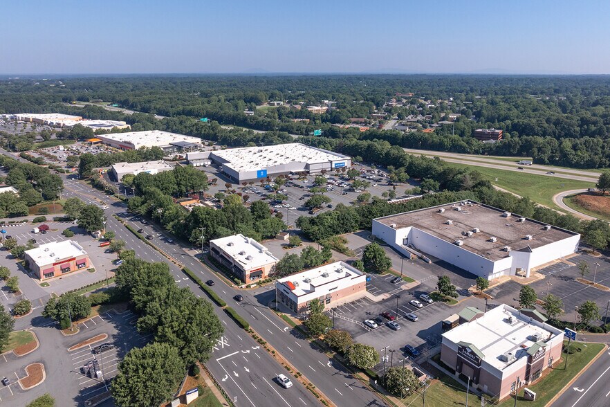 More Photos Of 1990 S Stratford Rd, Winston-Salem Freestanding For Sale