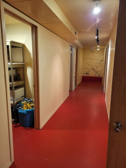 More Photos Of 909 6th St, Clarkston Storefront Retail Office For Lease