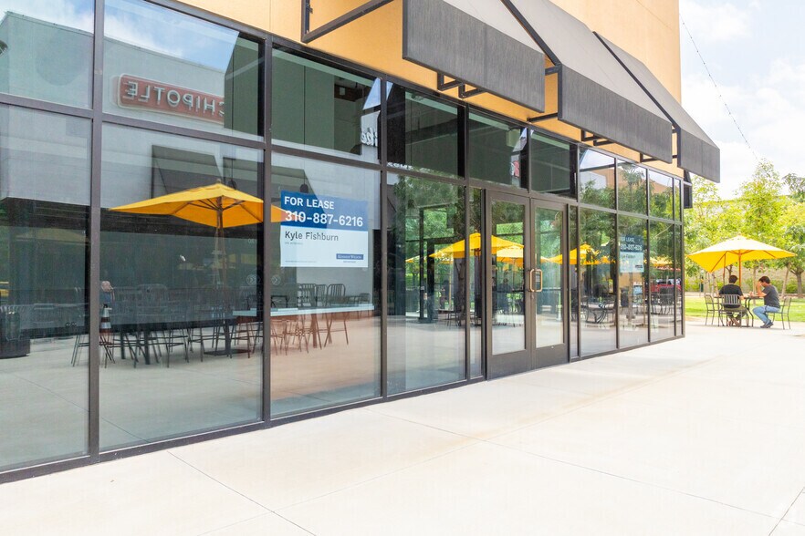 More Photos Of 8420-8440 Balboa Blvd, Northridge Storefront For Lease