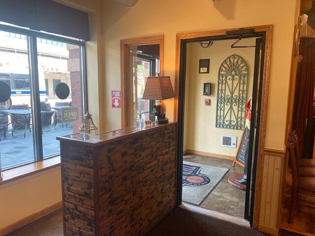 More Photos Of 1111-1113 South Blvd, Oak Park Restaurant For Lease