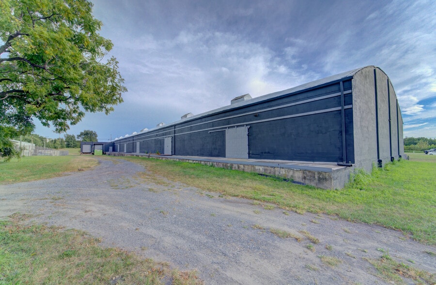 More Photos Of 110 McCauley Dr, Timberville Warehouse For Lease