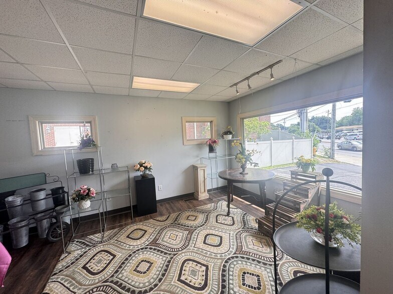 More Photos Of 4450 Dixie Hwy, Louisville Freestanding For Sale