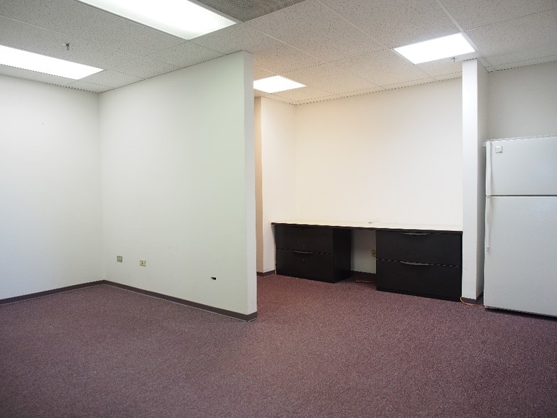 More Photos Of 329-331 S York Rd, Bensenville Daycare Center For Lease