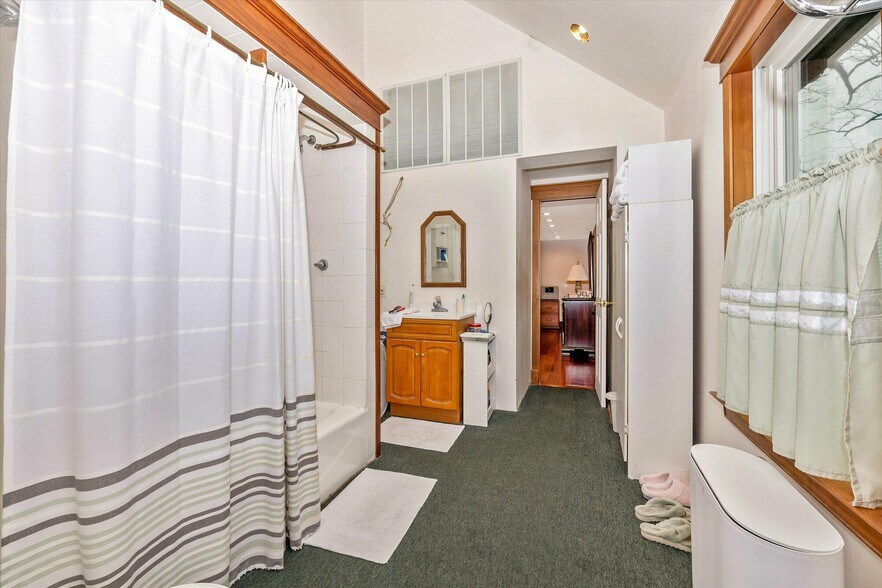 More Photos Of 806 Park Ave, Mount Airy Office For Sale