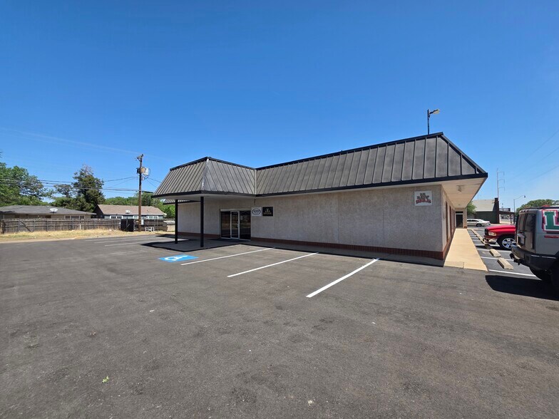 More Photos Of 3206-3212 34th St, Lubbock Storefront Retail Office For Lease