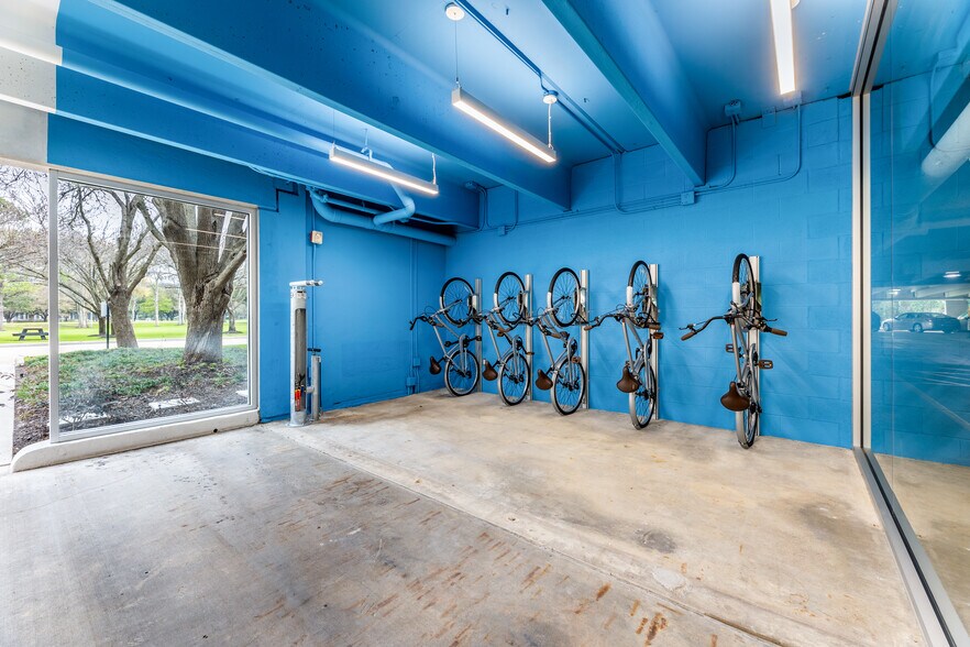 More Photos Of 1330 Enclave Pky, Houston Office For Lease