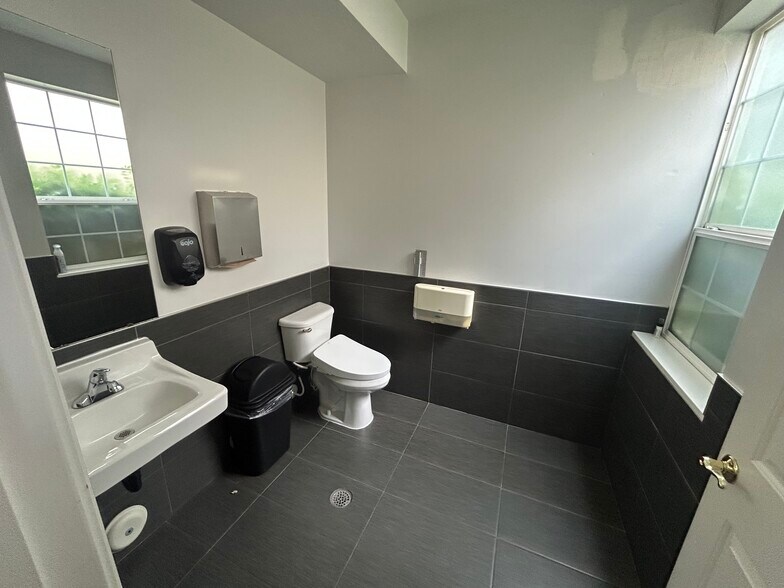 More Photos Of 9537 S 700 E, Sandy Office For Sale