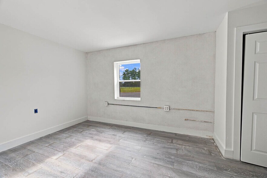 More Photos Of 3811 Darien Hwy, Brunswick Flex For Sale