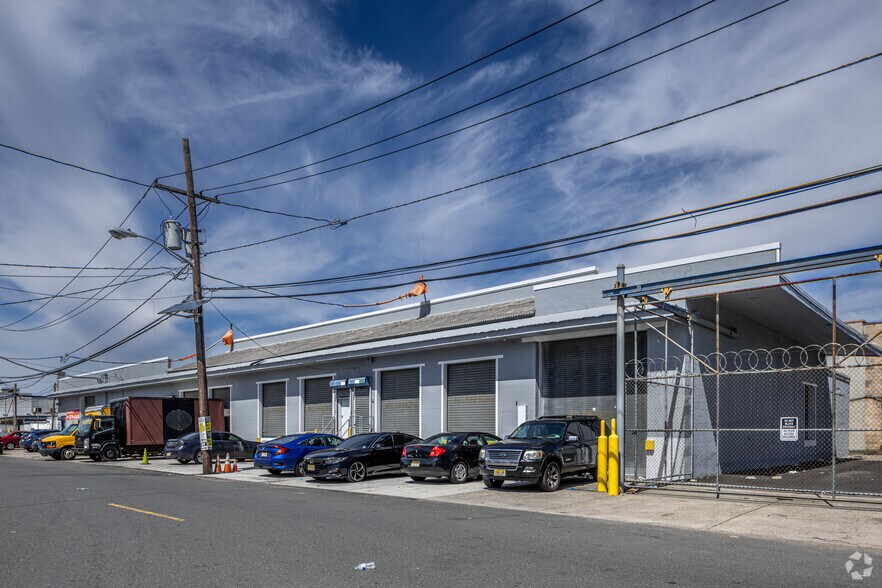 More Photos Of 202-220 Vanderpool St, Newark Warehouse For Lease