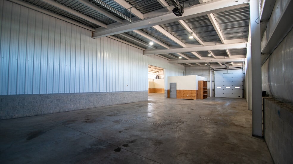 More Photos Of 250 Edwards Ave, New Castle Warehouse For Lease