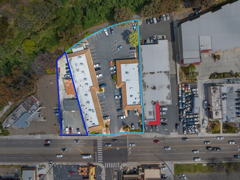 More Photos Of 2710 Garnet Ave, San Diego Storefront For Sale