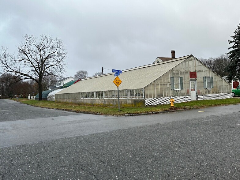 More Photos Of 482 Sylvan Ave, Bayport Garden Center For Sale
