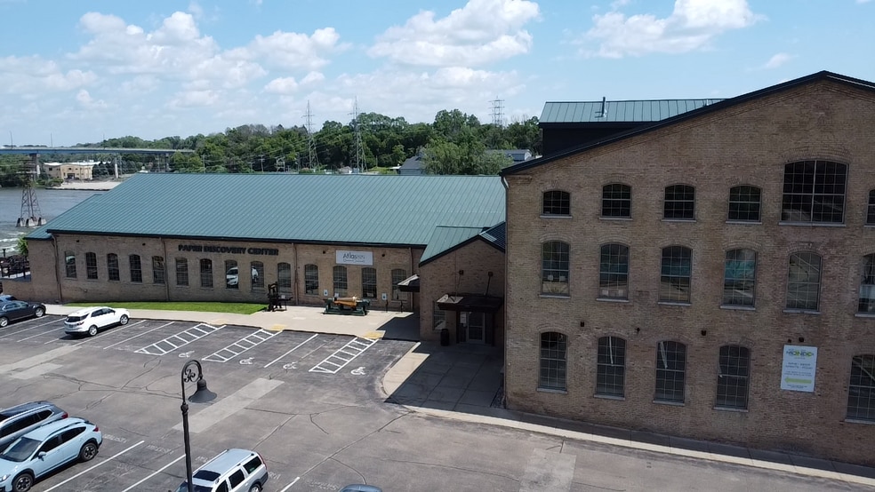 More Photos Of 425 W Water St, Appleton Office For Lease