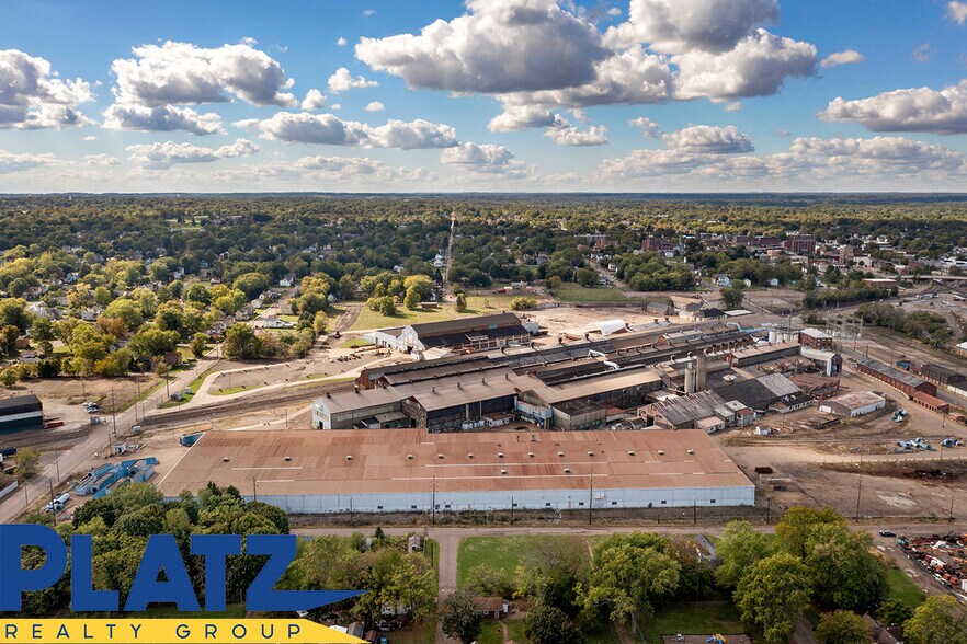 More Photos Of 1001 E Broadway St, Alliance Industrial For Lease