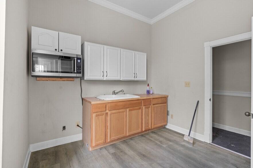 More Photos Of 101 St Clair St, Frankfort Loft Creative Space For Sale