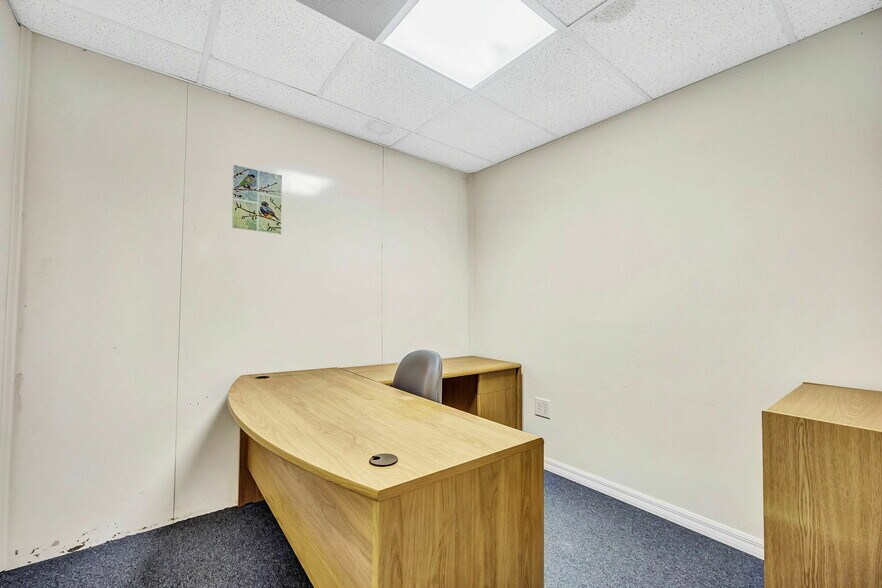 More Photos Of 902 E New Haven Ave, Melbourne Coworking Space