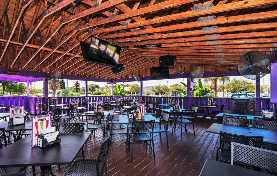 More Photos Of 2901 Tyrone Blvd, Saint Petersburg Restaurant For Sale