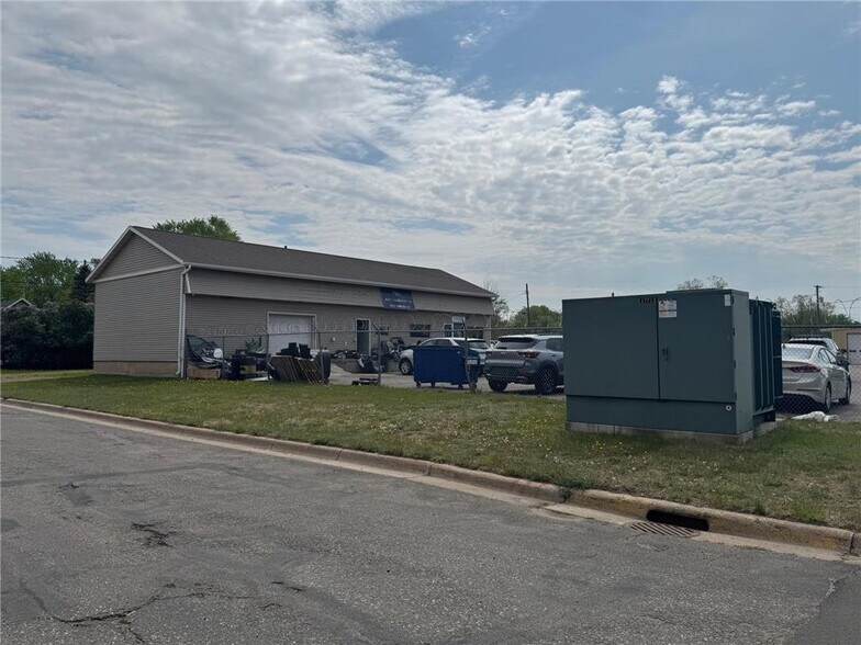 More Photos Of 625 Saint Germain St E, Saint Cloud Auto Repair For Sale