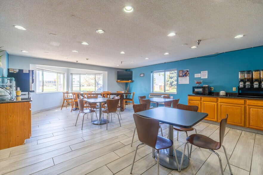 More Photos Of 3000 Singing Hills Blvd, Sioux City Hotel For Sale