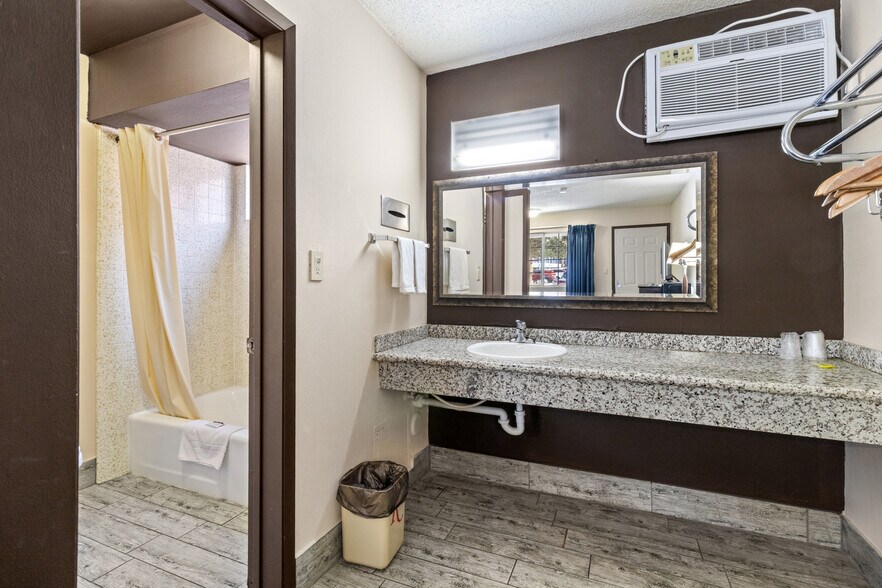 More Photos Of 1243 E Main St, Barstow Hotel For Sale