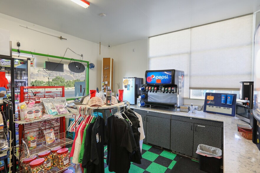 More Photos Of 606 E 1st, Rufus Convenience Store For Sale