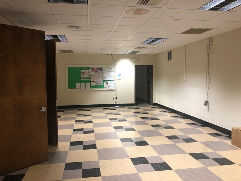 More Photos Of 1530 Hooker Rd, Greenville Freestanding For Lease